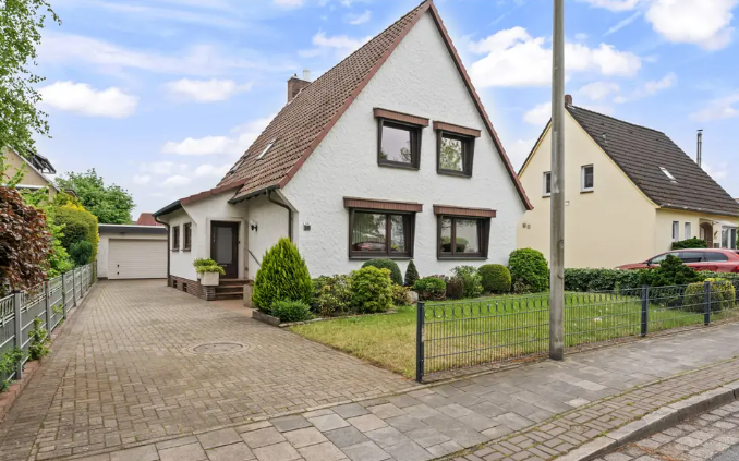 Einfamilienhaus in guter Lage mit traumhaftem Grundstück